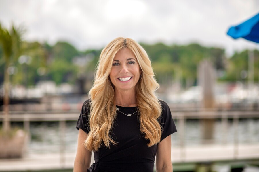 Robyne I Rosenberg Northport Howard Hanna Coach Realtors